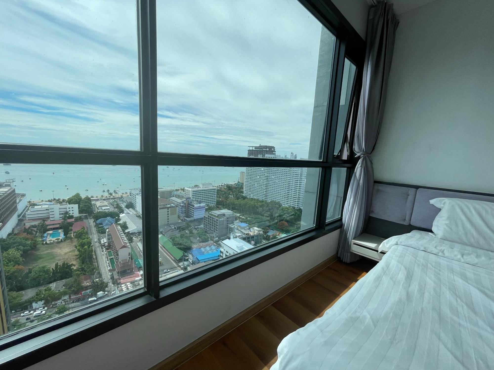 The Base Central Pattaya Apartment Екстериор снимка